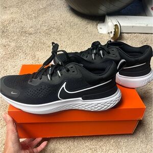 Sz 12 Womens Brand new never worn Nike sneakers